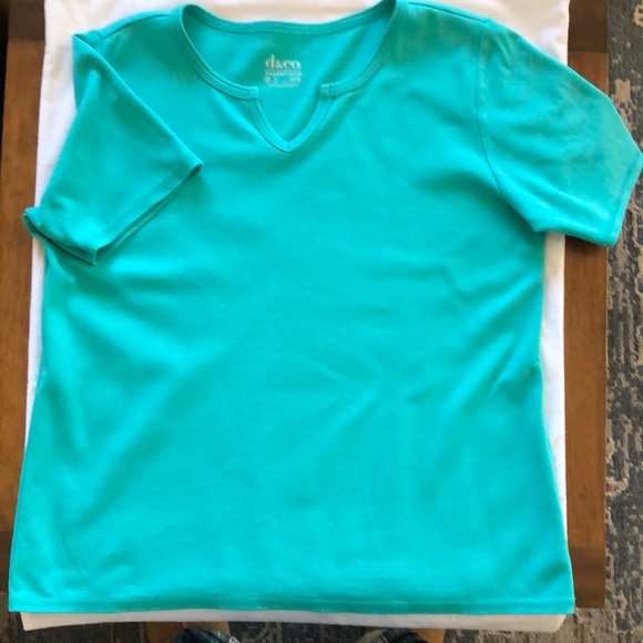 Like new, Denim and Company T-shirt, short sleeve with small V in front. - Picture 1 of 4